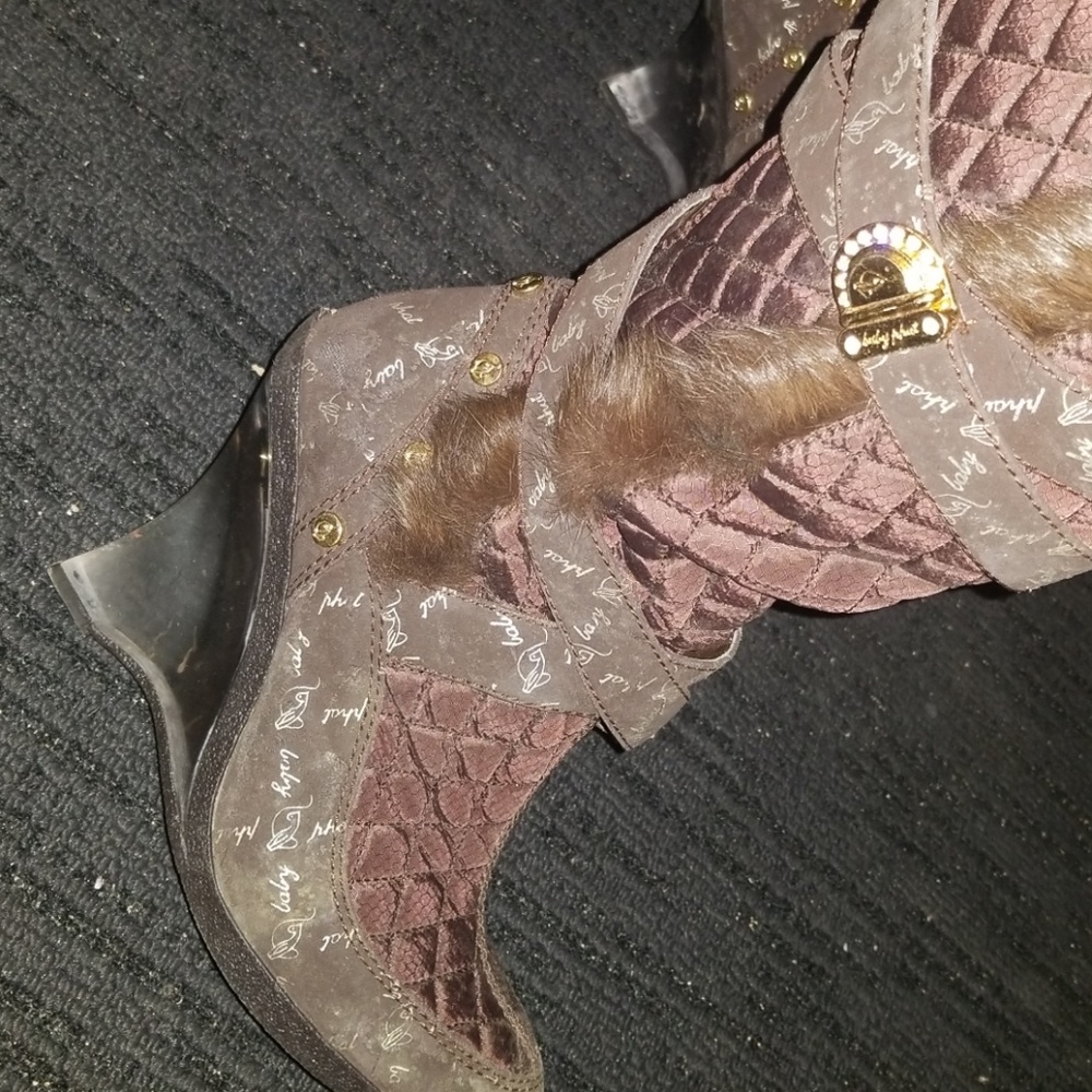 Boots - Picture 5 of 6